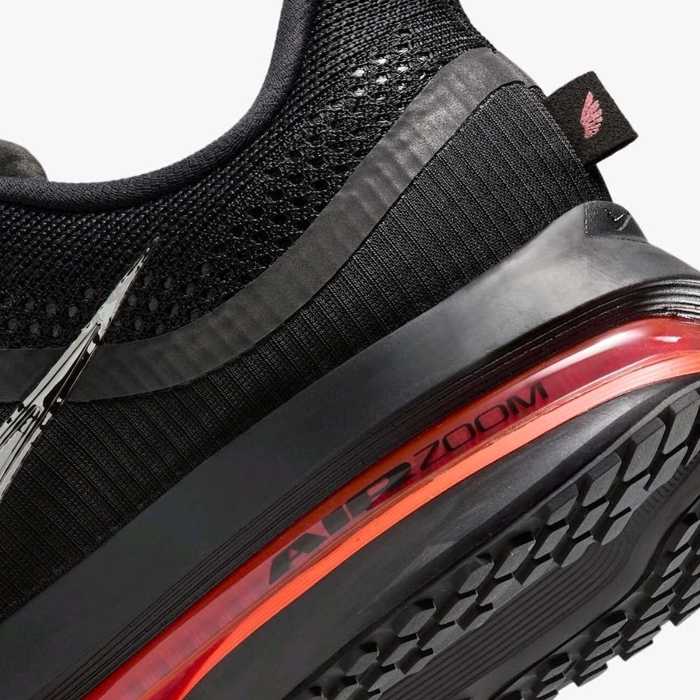 Nike Zoom Air Black and Red Sneakers - Picture 3 of 9